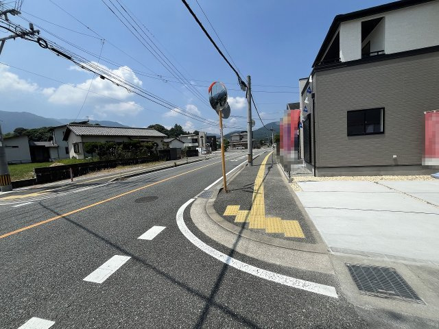 【その他】 | 福岡市早良区脇山2丁目　1号棟（全1棟）【仲介手数料無料・0円】 | 現地写真。前面道路です。