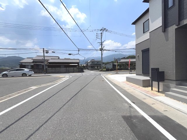 【その他】 | 福岡市早良区脇山2丁目　1号棟（全1棟）【仲介手数料無料・0円】 | 現地写真。前面道路です。