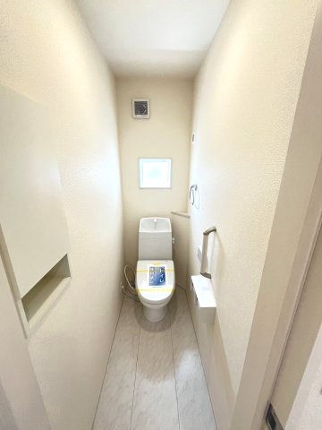 【内装】 | 福岡市早良区脇山2丁目　1号棟（全1棟）【仲介手数料無料・0円】 | 施工例。2階にもトイレです。施工例は完成時と異なる場合があります。