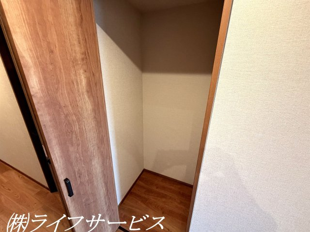 【収納】 | グランドール北大阪 | 廊下に収納2カ所あり