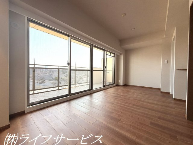 【居間・リビング】 | グランドール北大阪 | ＬＤＫ13.4帖／11階部分につき開放的なお部屋です！