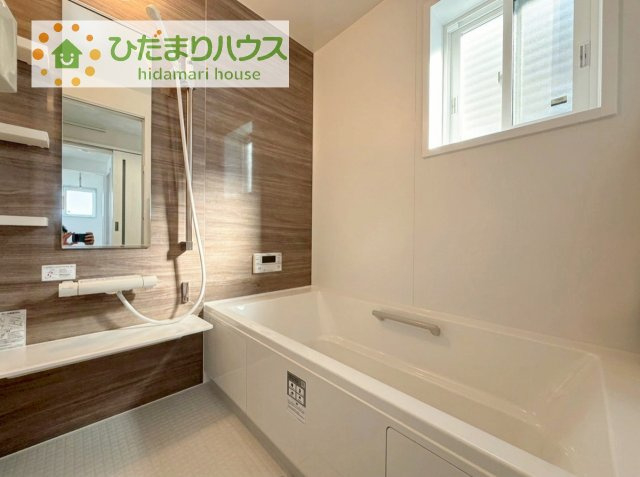 【浴室】 | 土浦市中村南1丁目　新築戸建　2号棟 | 大人が足を伸ばしても十分な広さ！一人でゆっくりくつろぐ時間も大切です！