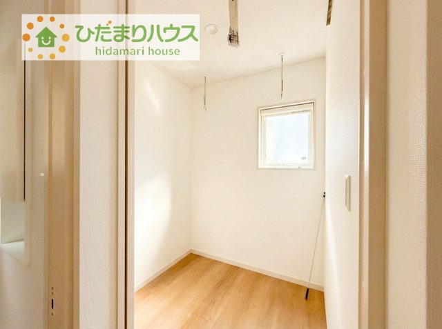 【ランドリースペース】 | 土浦市中村南1丁目　新築戸建　2号棟 | 雨の日も安心のランドリースペース♪
リモートワークのお部屋としても使えます！！