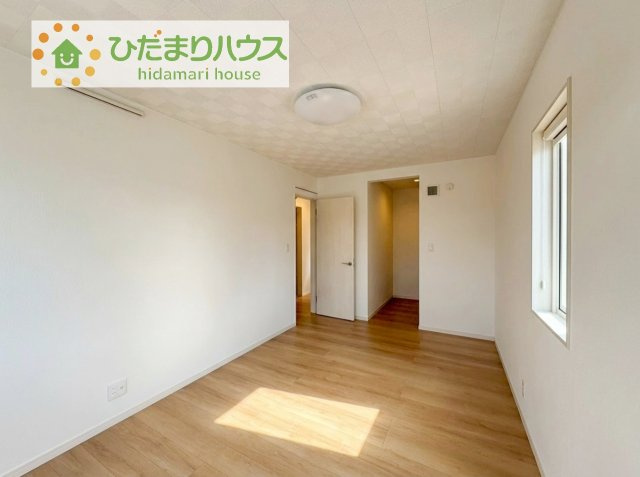 【寝室】 | 土浦市中村南1丁目　新築戸建　2号棟 | 広めの主寝室は、ベッドの他にもパソコンデスクやドレッサーなども置けちゃいます(*^-^*)