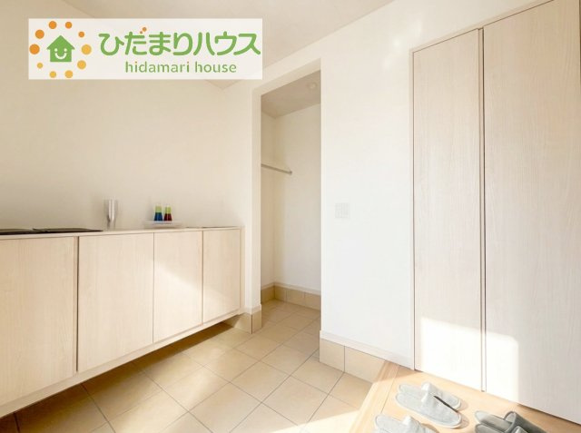 【玄関】 | 土浦市中村南1丁目　新築戸建　2号棟 | 丁度良い靴箱のサイズ♪これだけあれば家族全員の靴がしまえてスッキリ(^O^)