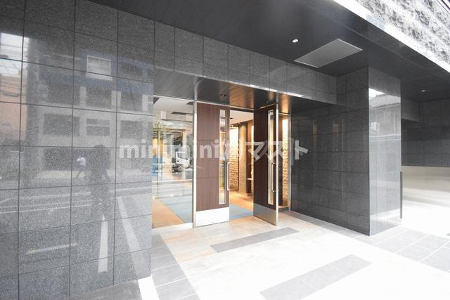 プレサンス堺筋本町駅前シェルのエントランス