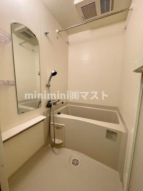 プレサンス堺筋本町駅前シェルの浴室