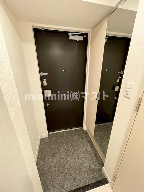 プレサンス堺筋本町駅前シェルの玄関