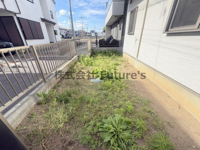 吉川市中曽根1丁目　中古戸建の庭|ガーデニングも楽しめるお庭付きです