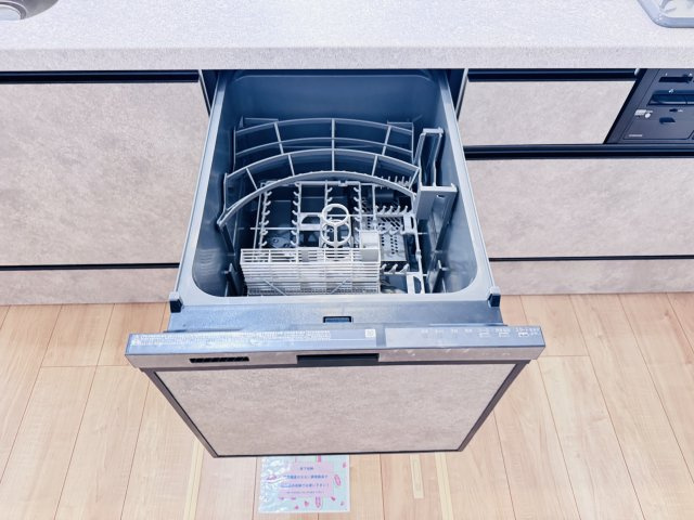 松戸市六実２丁目新築戸建【六実第二小学校:4分】のキッチン|家事の手間をグッと省けるビルトイン食洗器