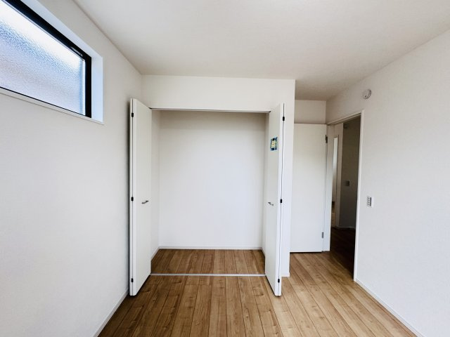 松戸市六実２丁目新築戸建【六実第二小学校:4分】の収納|5.2帖洋室収納