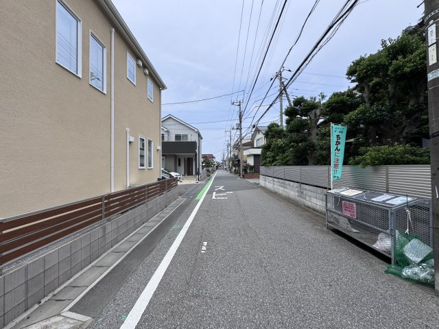 松戸市六実２丁目新築戸建【六実第二小学校:4分】の前面道路含む現地写真|東側前面道路