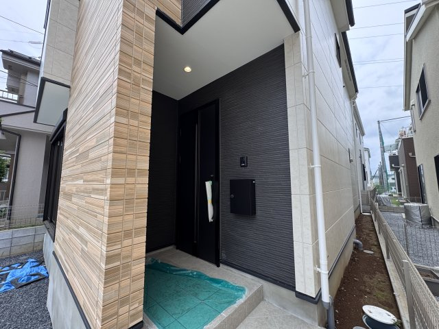 松戸市六実２丁目新築戸建【六実第二小学校:4分】のエントランス|エントランス・玄関ポーチ