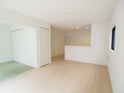 【居間・リビング】 | Cradle garden　松木町第１　３号棟 | ★内覧予約で新米2kg★