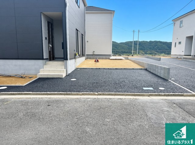 ●生駒郡平群町若葉台　第1期　新築一戸建ての駐車場|駐車スペース！散水栓があるので、こまめに愛車を洗えます！