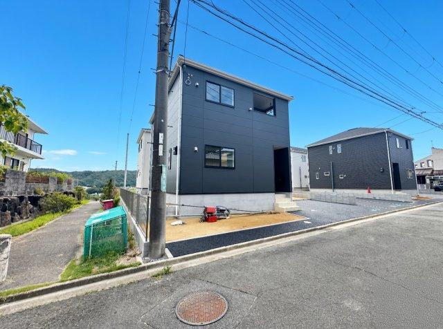 ●生駒郡平群町若葉台　第1期　新築一戸建ての外観|お客様に長く安心して住んでいだだける事にこだわった家づくり！住んでからのアフターサービスにもしっかりと取り組んでいます！