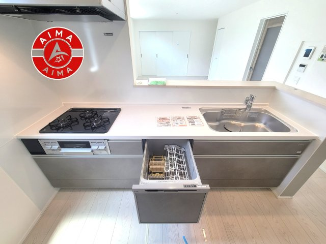 糸島市篠原西3丁目第1-2棟(1号棟)のキッチン|ご家族を近くに感じられる対面キッチンのLDK。会話もはずみそうですね。