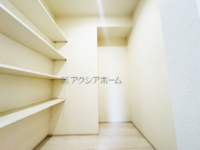 所沢市東狭山ヶ丘3丁目・全7棟　新築一戸建　6号棟の収納