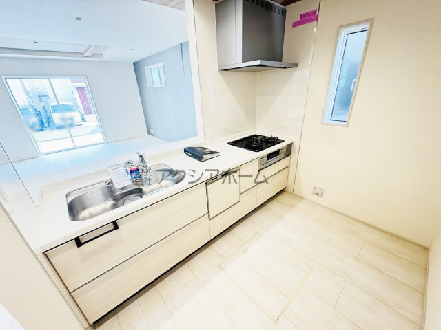 所沢市東狭山ヶ丘3丁目・全7棟　新築一戸建　6号棟のキッチン|オープンエアなカウンタータイプの対面キッチン