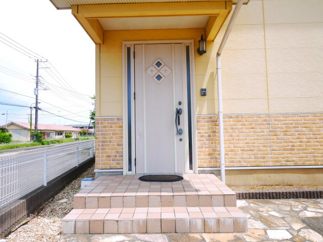 茂原市早野　中古戸建の玄関|平成19年6月築4SLDK 駐車場2台可 五郷小学校徒歩約5分 スーパーせんどう徒歩約13分都市ガス