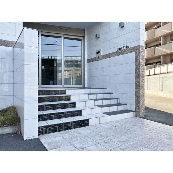 リベルティア　名古屋市賃貸 仲介手数料無料のエントランス