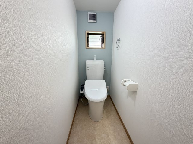 前橋市下細井町中古住宅のトイレ|■1階トイレ（新品交換）