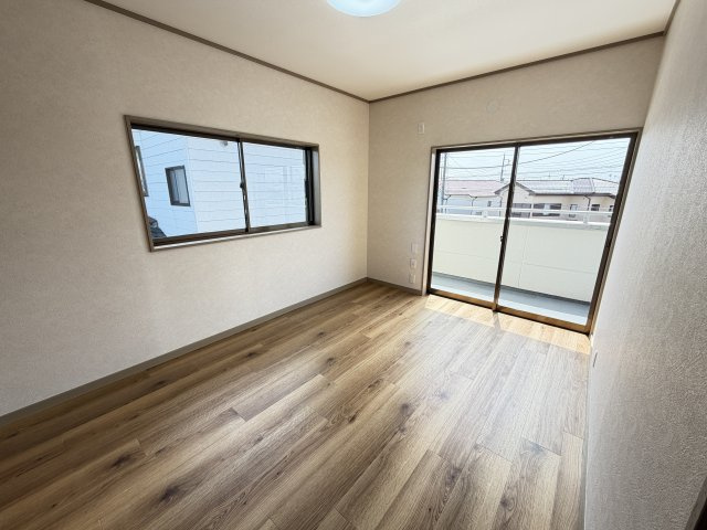 前橋市下細井町中古住宅の洋室|■2階洋室（東南角部屋）