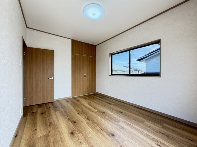 前橋市下細井町中古住宅の収納|■2階洋室（東南角部屋）収納