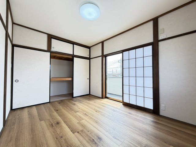 前橋市下細井町中古住宅の収納|■2階和モダン洋室（南西角部屋）収納