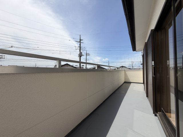 前橋市下細井町中古住宅のバルコニー|■南面ワイドバルコニー