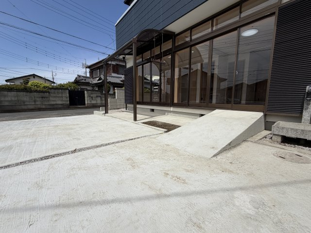 前橋市下細井町中古住宅の設備|■車いす用スロープが付いています