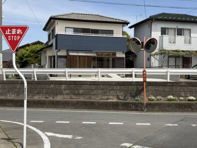 前橋市下細井町中古住宅の外観|■南道路のさらに南側は1段下がって道路なので開放感があります
