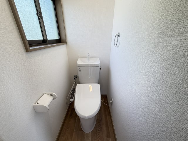 前橋市下細井町中古住宅のトイレ|■2階トイレ（新品交換）