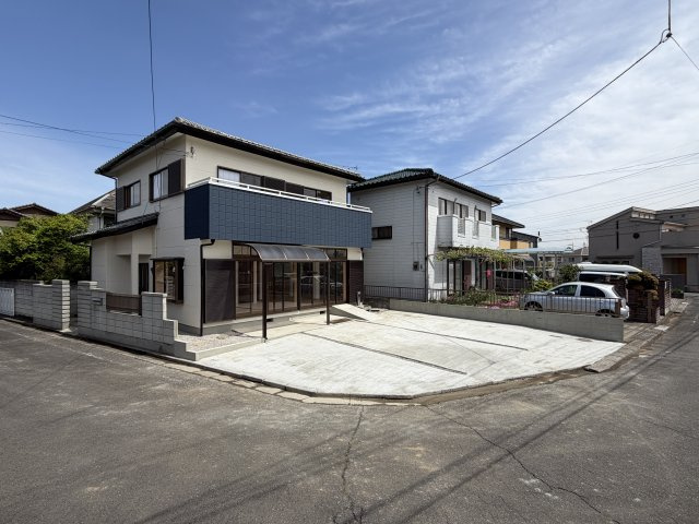 前橋市下細井町中古住宅の駐車場|■駐車場は並列3台以上OK