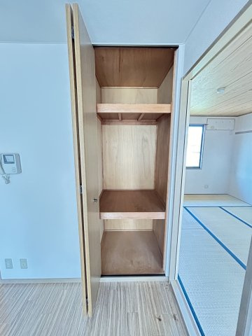 キャッスルハイツの収納|206号室参照