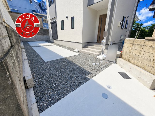 福岡市東区香住ヶ丘5丁目第3-1棟(1号棟)の外観|広々した駐車場です。