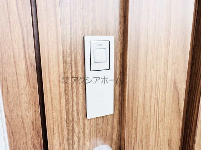 所沢市東狭山ヶ丘3丁目・全7棟　新築一戸建　7号棟の玄関|高い防犯性と利便性のカードキーで楽々開錠♪