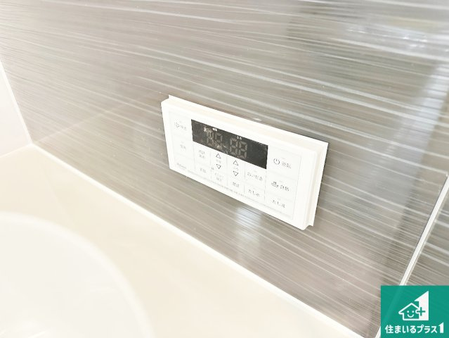 ●生駒郡平群町若葉台　第1期　新築一戸建ての発電・温水設備|給湯器リモコン（浴室側）省エネタイプの給湯器でお湯はり・追い炊き自由自在！お子様から高齢者の方まで、みんなが操作しやすいボタン配置です。