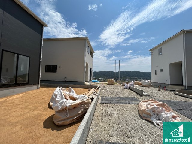 生駒郡平群町若葉台　第1期　新築一戸建ての前面道路含む現地写真|駅やスーパー、小学校・中学校等日常生活に欠かせない情報や道のりもご紹介いたしますのでお気軽にご相談ください。