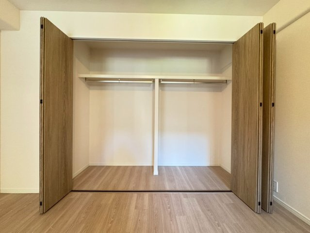 リフォーム済美室◆南向き＆全居室６帖以上の３ＬＤＫ住戸◆食洗機・浴室乾燥機付き◆サンシティ桂坂３番館の収納|クローゼット（洋室７.７帖）