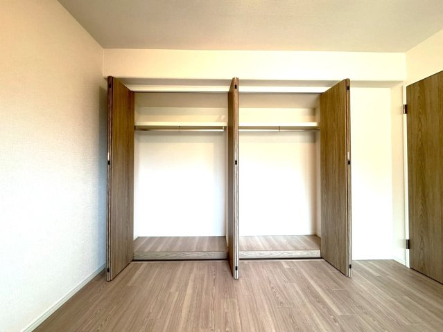 リフォーム済美室◆南向き＆全居室６帖以上の３ＬＤＫ住戸◆食洗機・浴室乾燥機付き◆サンシティ桂坂３番館の収納|クローゼット（洋室７.５帖）