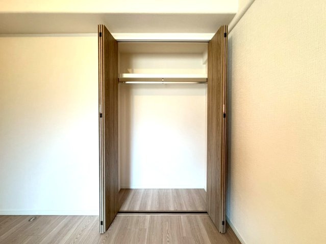 リフォーム済美室◆南向き＆全居室６帖以上の３ＬＤＫ住戸◆食洗機・浴室乾燥機付き◆サンシティ桂坂３番館の収納|クローゼット（洋室６帖）