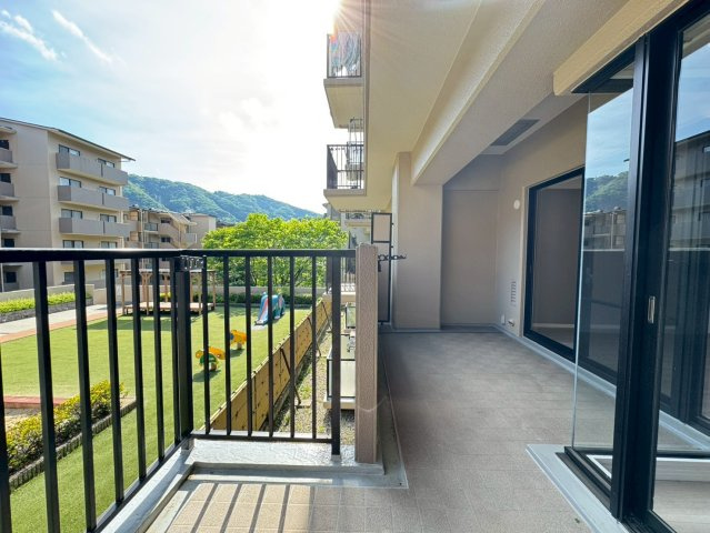 リフォーム済美室◆南向き＆全居室６帖以上の３ＬＤＫ住戸◆食洗機・浴室乾燥機付き◆サンシティ桂坂３番館のバルコニー|バルコニー（リビング側）