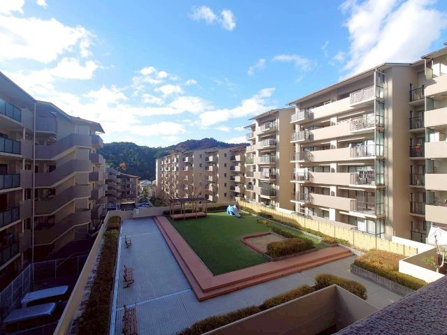 リフォーム済美室◆南向き＆全居室６帖以上の３ＬＤＫ住戸◆食洗機・浴室乾燥機付き◆サンシティ桂坂３番館の外観|マンション外観