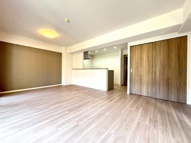 リフォーム済美室◆南向き＆全居室６帖以上の３ＬＤＫ住戸◆食洗機・浴室乾燥機付き◆サンシティ桂坂３番館の居間・リビング|リビング