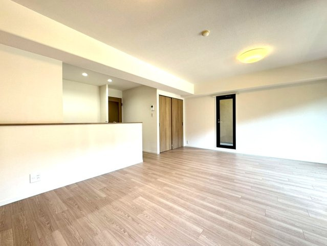 リフォーム済美室◆南向き＆全居室６帖以上の３ＬＤＫ住戸◆食洗機・浴室乾燥機付き◆サンシティ桂坂３番館の居間・リビング|リビング
