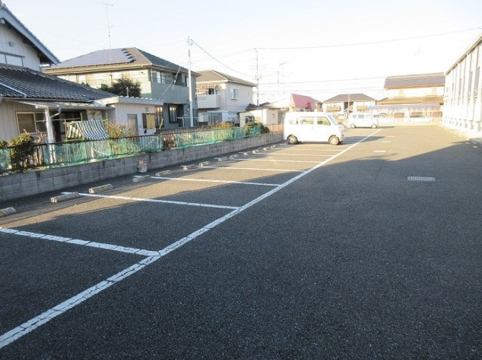 レリーフの駐車場