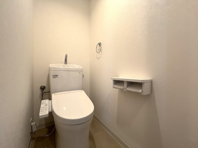 パークエステート博多のトイレ|縦型トイレはお掃除などお手入れがしやすく常に清潔に保ちやすいですよ♪
