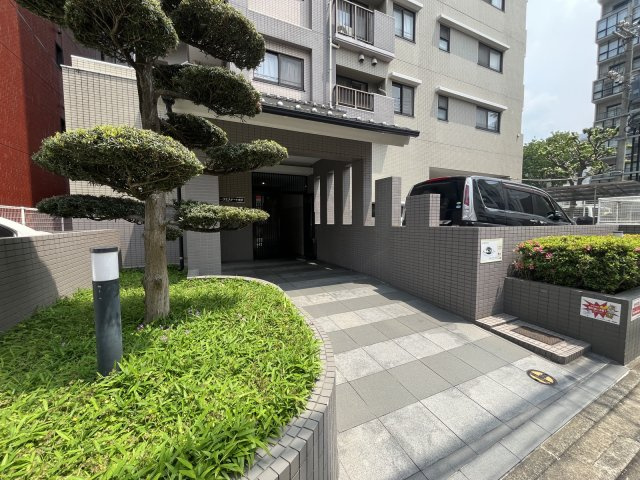 パークエステート博多のその他|マンション入り口もきれいに整備されていて清潔感がありますね♪