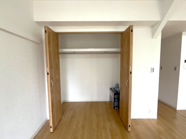 パークエステート博多の収納|居室の収納が大きくて使いやすそうです！
季節家電や洋服が多い方も安心ですね♪